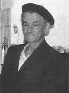 Elderly man wearing a beret, monochrome photo.